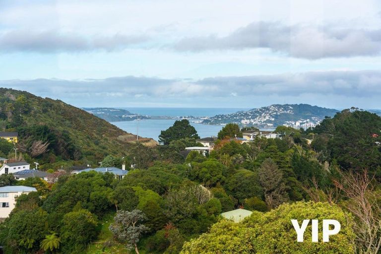 Photo of property in 106 Ruskin Road, Newlands, Wellington, 6037