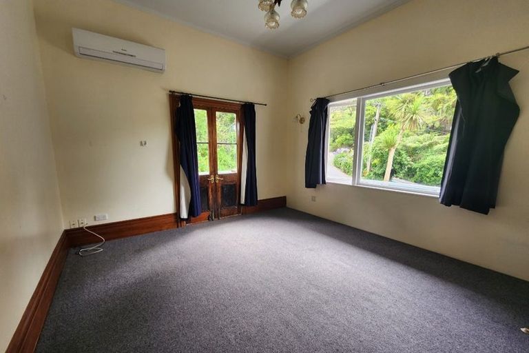 Photo of property in 19 Governor Road, Northland, Wellington, 6012