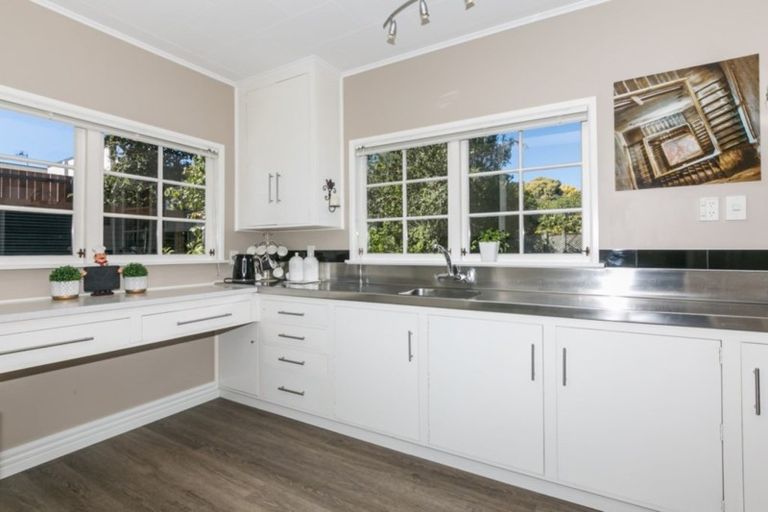 Photo of property in 18 Greenwood Road, Havelock North, 4130