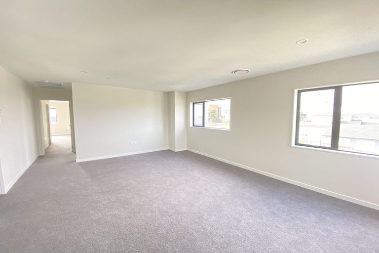 Photo of property in 21 Vazey Way, Hobsonville, Auckland, 0618