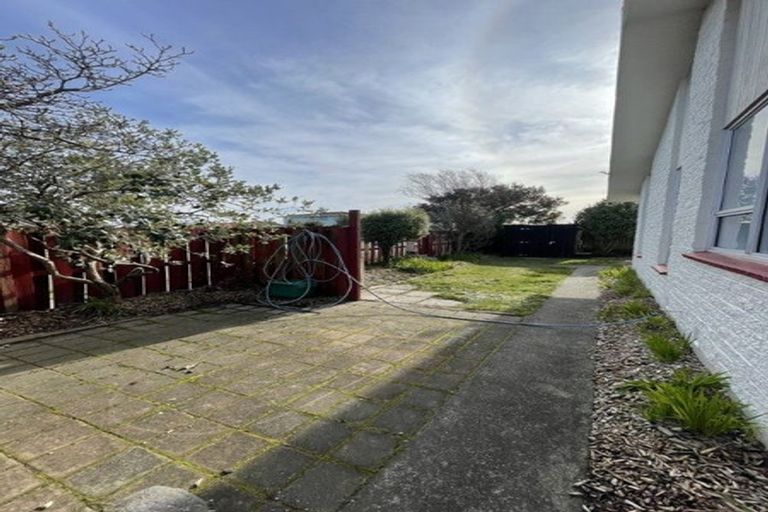 Photo of property in 52 Royal Park Drive, Parklands, Christchurch, 8083