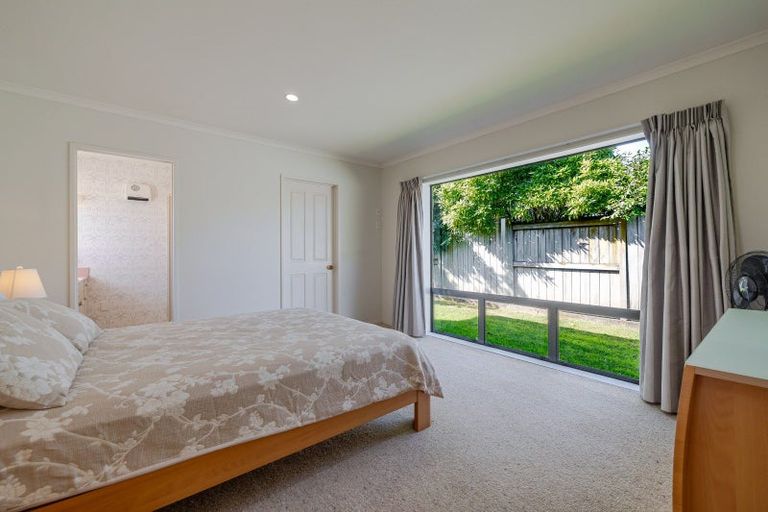 Photo of property in 8 Rothesay Place, Highbury, Palmerston North, 4412