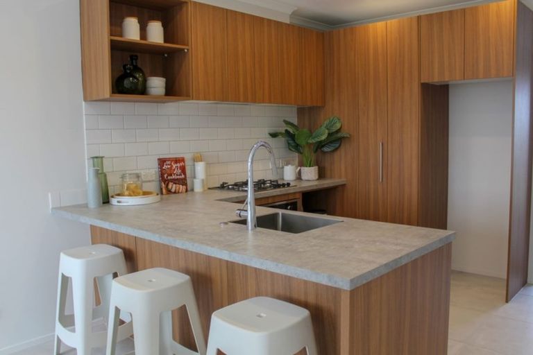 Photo of property in 11 Pepene Avenue, Takanini, 2112