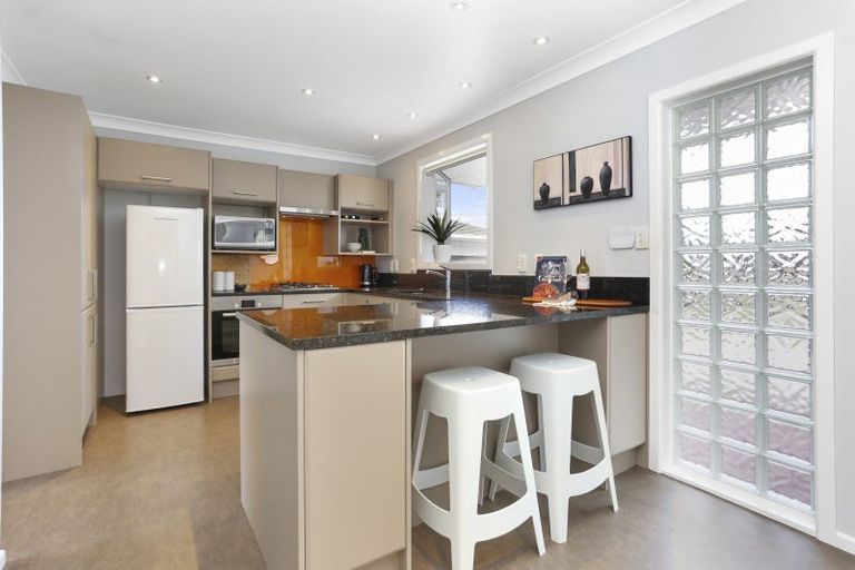 Photo of property in 3 Muir Avenue, Mangere Bridge, Auckland, 2022