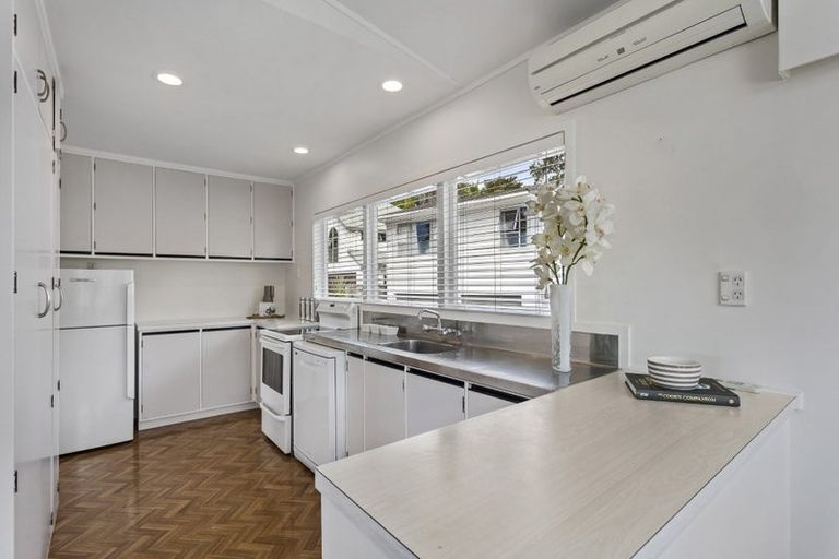 Photo of property in 7 Kathleen Street, Totara Vale, Auckland, 0627