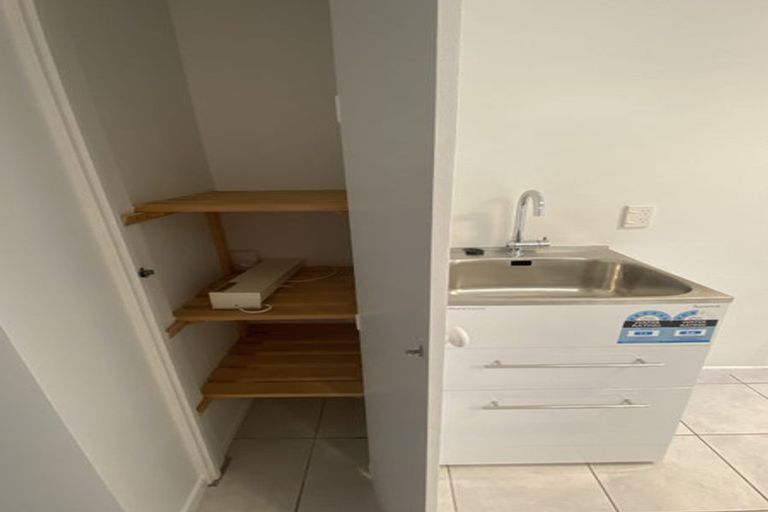 Photo of property in 18 Beresford Street, Bayswater, Auckland, 0622