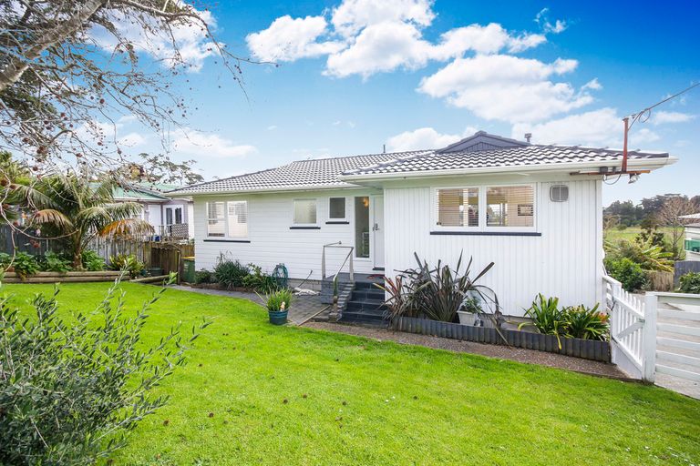Photo of property in 476 Don Buck Road, Massey, Auckland, 0614