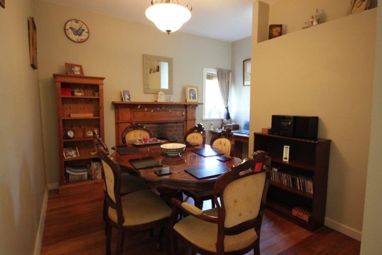 Photo of property in 28 Sarsfield Street, Southbridge, 7602