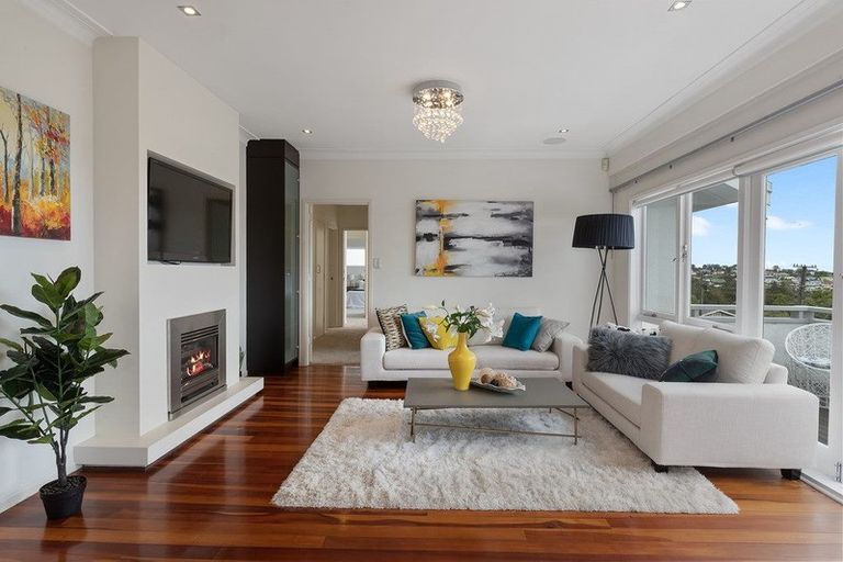 Photo of property in 14 Bank Street, Hillcrest, Auckland, 0627