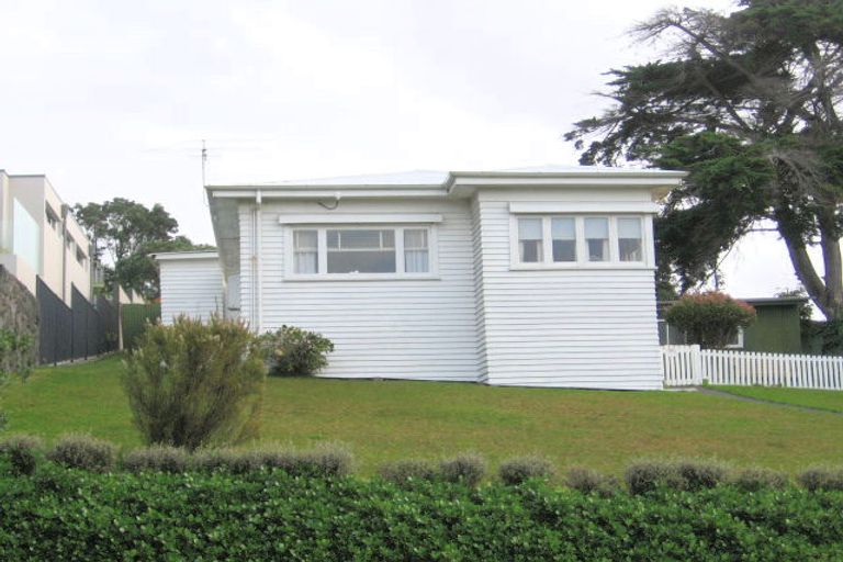 Photo of property in 19 Whitby Crescent, Mairangi Bay, Auckland, 0630