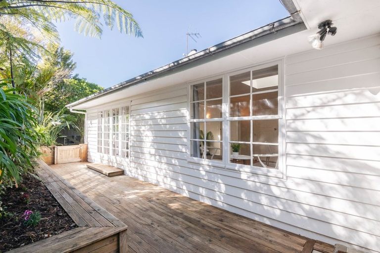 Photo of property in 11 Goddard Grove, Churton Park, Wellington, 6037