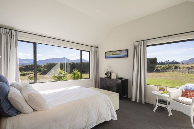 Photo of property in 5 Scenic Drive, Drift Bay, Queenstown, 9371