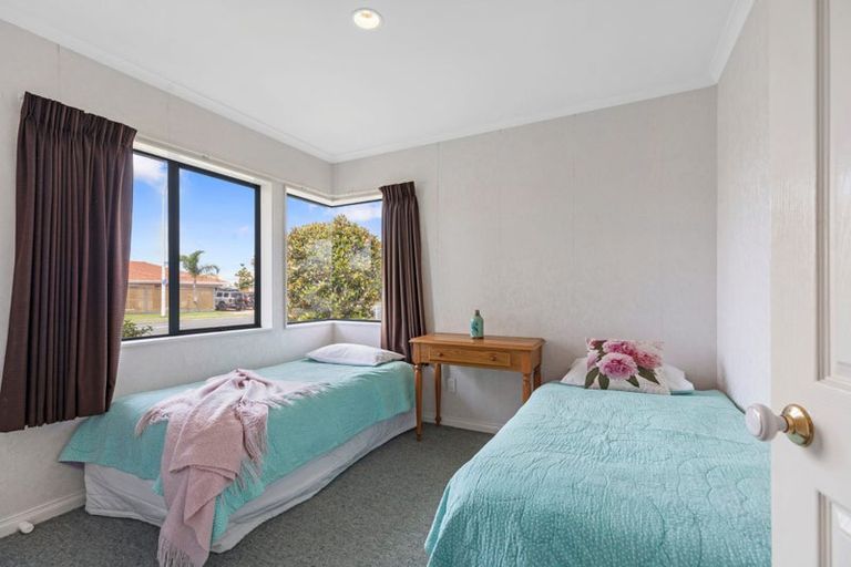 Photo of property in 10 Sandhurst Drive, Papamoa Beach, Papamoa, 3118