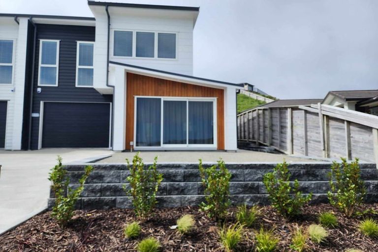 Photo of property in 115 Queen Charlotte Drive, Aotea, Porirua, 5024