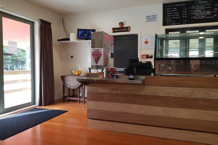 Photo of property in 3 Oakura Road, Oakura, Hikurangi, 0184