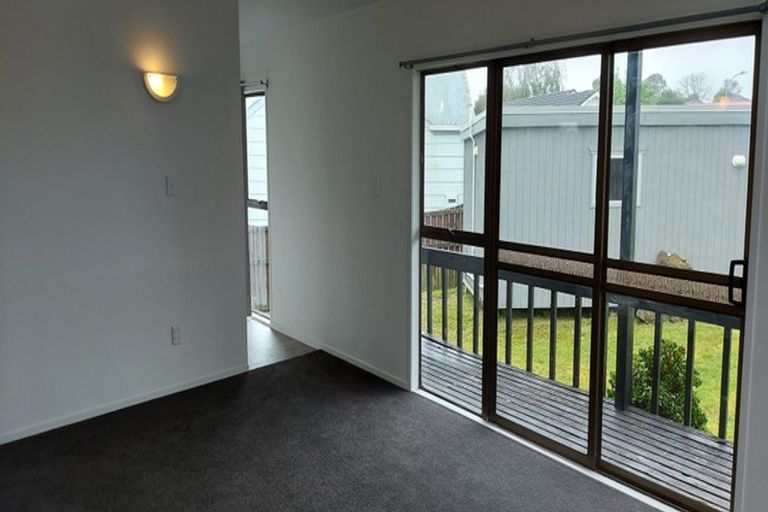 Photo of property in 5 Iris Place, Clendon Park, Auckland, 2103