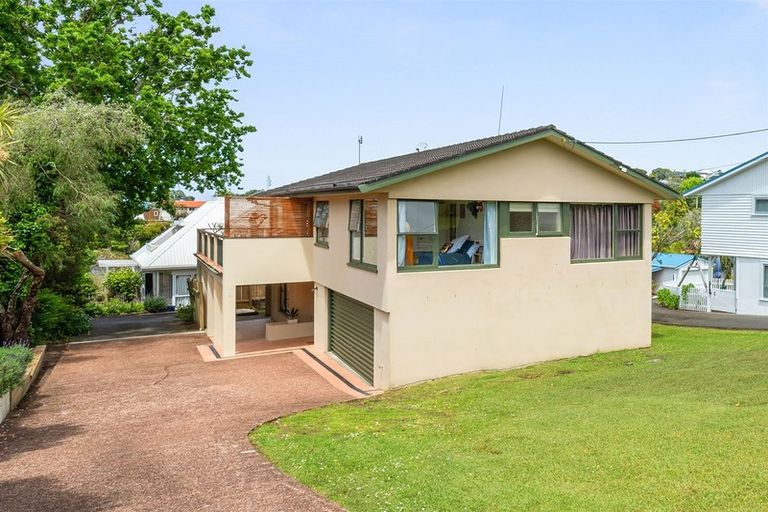 Photo of property in 1/99 Hebron Road, Waiake, Auckland, 0630