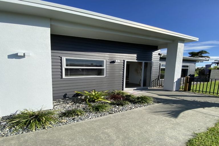 Photo of property in 10 Hoihere Drive, One Tree Point, 0118