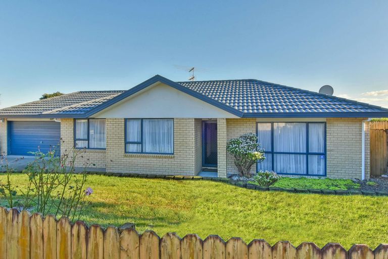 Photo of property in 21 Pitt Avenue, Clendon Park, Auckland, 2103