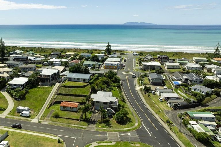 Photo of property in 43 Hanlen Avenue, Waihi Beach, 3611