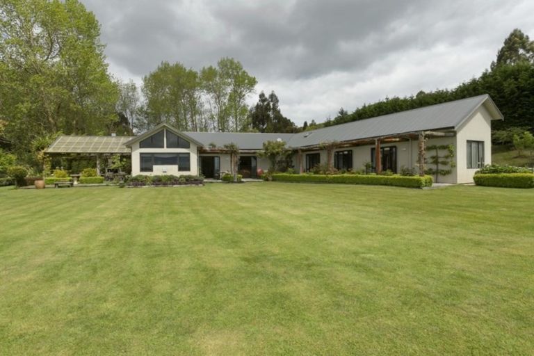 Photo of property in 50 Highland Drive, Acacia Bay, Taupo, 3385