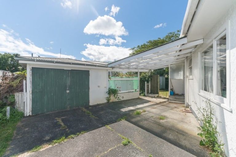 Photo of property in 2 Surrey Crescent, Hokowhitu, Palmerston North, 4410