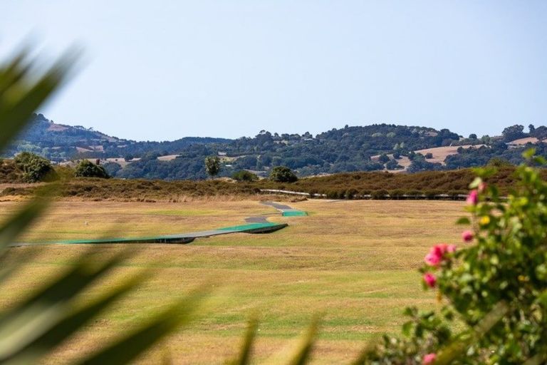 Photo of property in 3 Taumata Road, Omaha, 0986