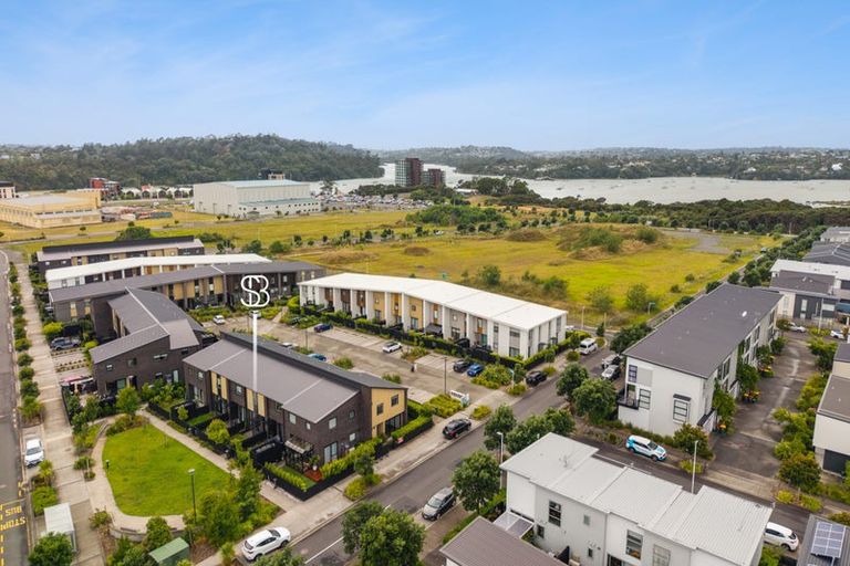 Photo of property in 74 Glidepath Road, Hobsonville, Auckland, 0616