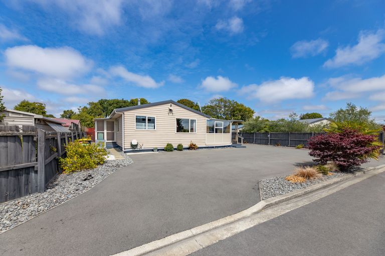 Photo of property in 681 Main North Road, Belfast, Christchurch, 8051