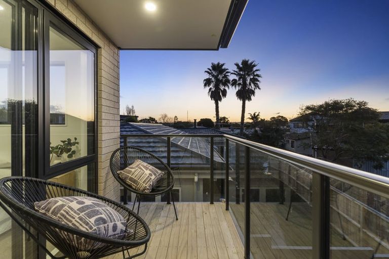 Photo of property in 64c Yeovil Road, Te Atatu Peninsula, Auckland, 0610