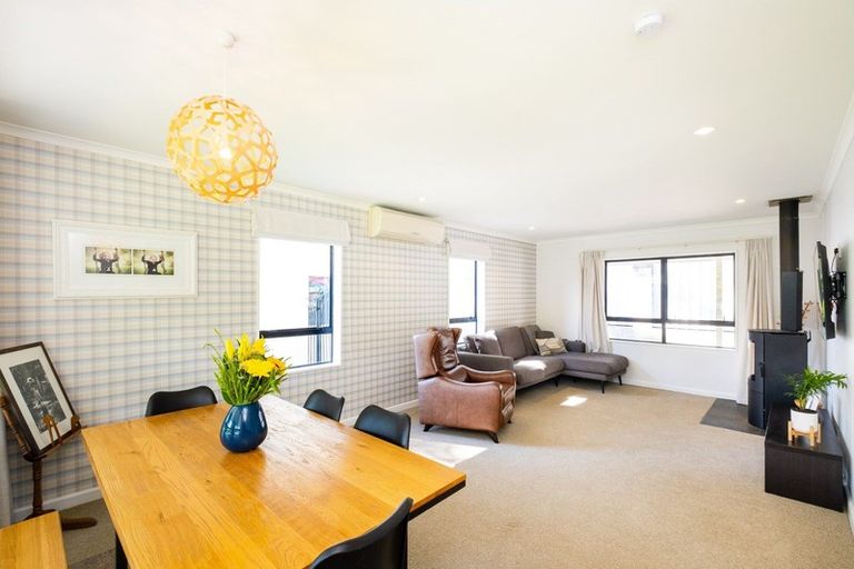 Photo of property in 105 James Cook Street, Havelock North, 4130