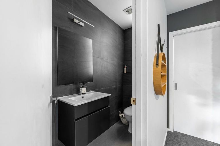 Photo of property in 31 Kingfisher Crescent, Albert Town, Wanaka, 9305