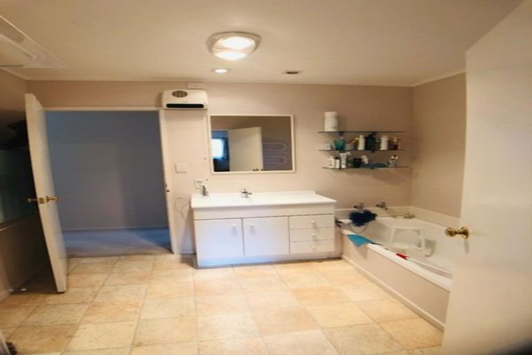 Photo of property in 301 Glengarry Road, Glen Eden, Auckland, 0602