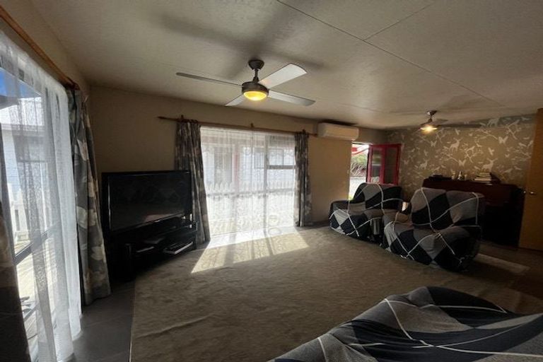 Photo of property in 2/20 Ocean View Road, Northcote, Auckland, 0627