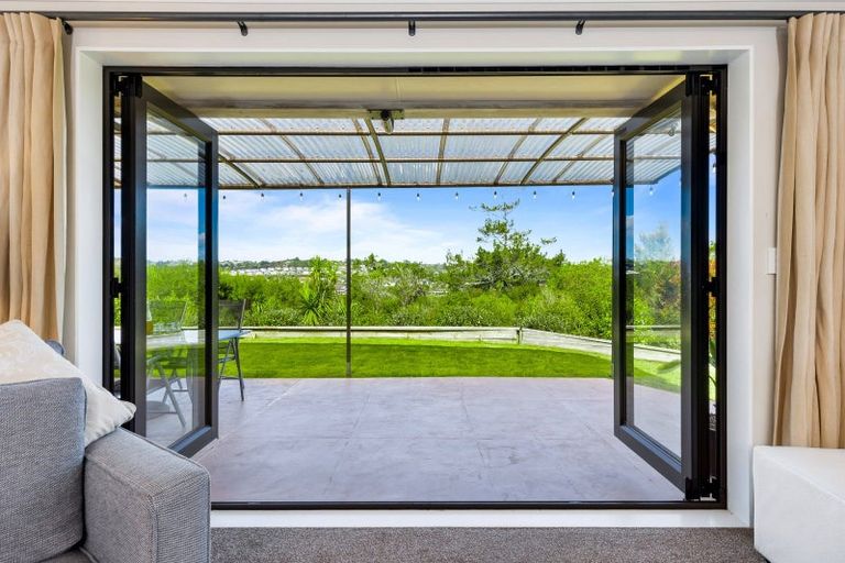 Photo of property in 72 Kittiwake Drive, Schnapper Rock, Auckland, 0632