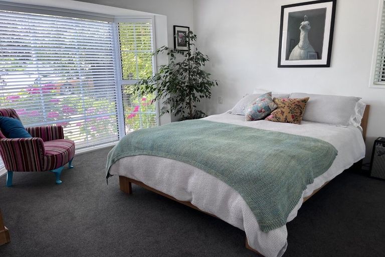 Photo of property in 1/50 Saint Andrews Square, Strowan, Christchurch, 8052