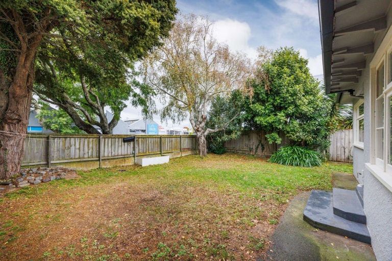 Photo of property in 5 Pahiatua Street, Hokowhitu, Palmerston North, 4410