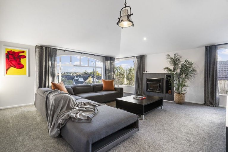 Photo of property in 11 Chedworth Drive, Glenfield, Auckland, 0629