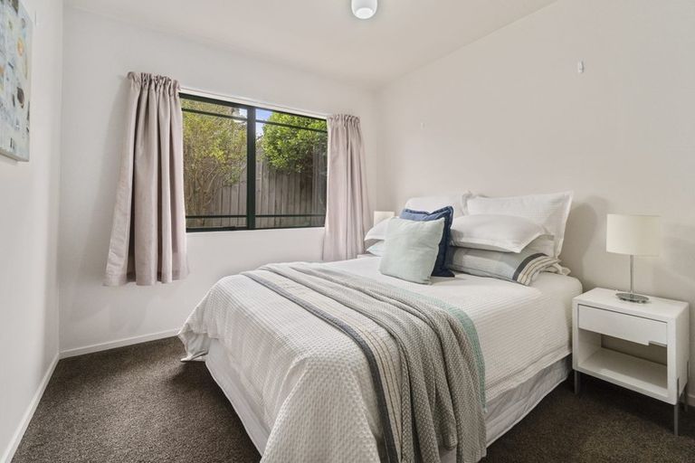 Photo of property in 15 Preston Avenue, Henderson, Auckland, 0610