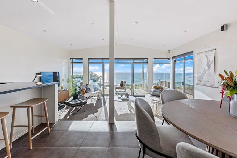 Photo of property in 42 Waitea Road, Muriwai, Waimauku, 0881