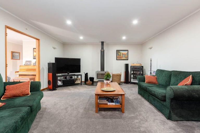 Photo of property in 9 Furneaux Grove, Whitby, Porirua, 5024