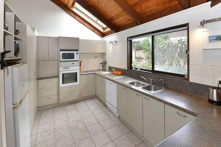 Photo of property in 11 Tatyana Place, Massey, Auckland, 0614