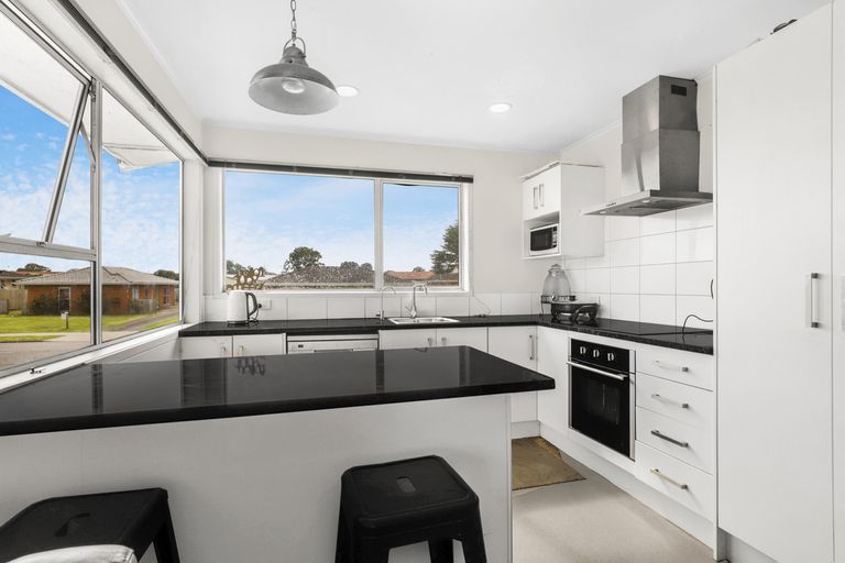 Photo of property in 32 Garus Avenue, Mangere East, Auckland, 2024