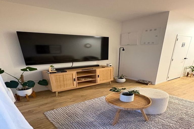 Photo of property in 4/89 Beach Road, Te Atatu Peninsula, 0610