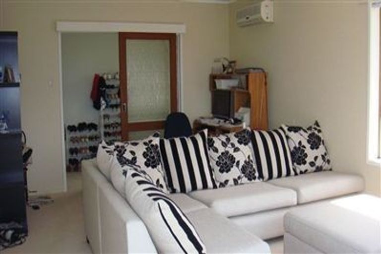 Photo of property in 1/425 East Coast Road, Mairangi Bay, Auckland, 0630