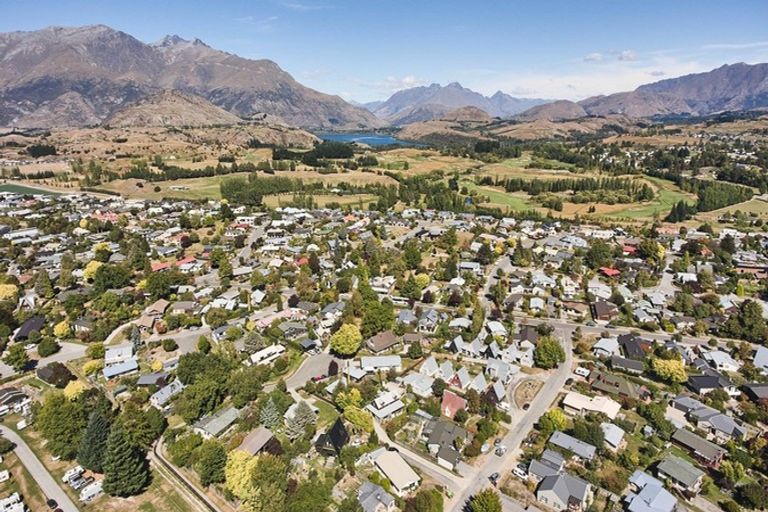 Photo of property in 11 Inverness Crescent, Arrowtown, 9302