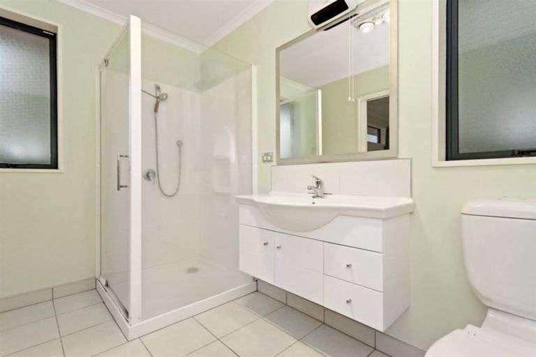 Photo of property in 6 Te Pihopa Way, Aidanfield, Christchurch, 8025