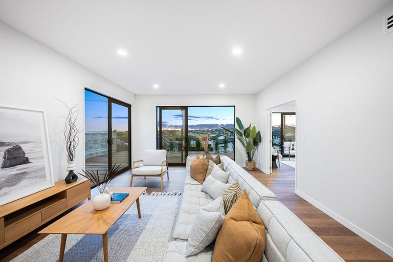 Photo of property in 15 Kumukumu Road, Long Bay, Auckland, 0630