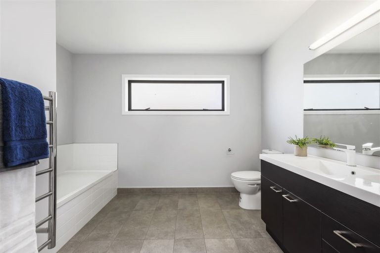 Photo of property in 43 Shrule Place, Huntington, Hamilton, 3210