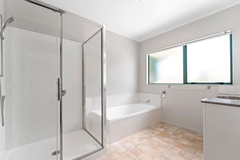 Photo of property in 2/52 Donald Street, Stanmore Bay, Whangaparaoa, 0932